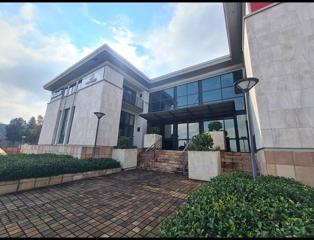 1,691M² OFFICE FOR SALE IN BRYANSTON